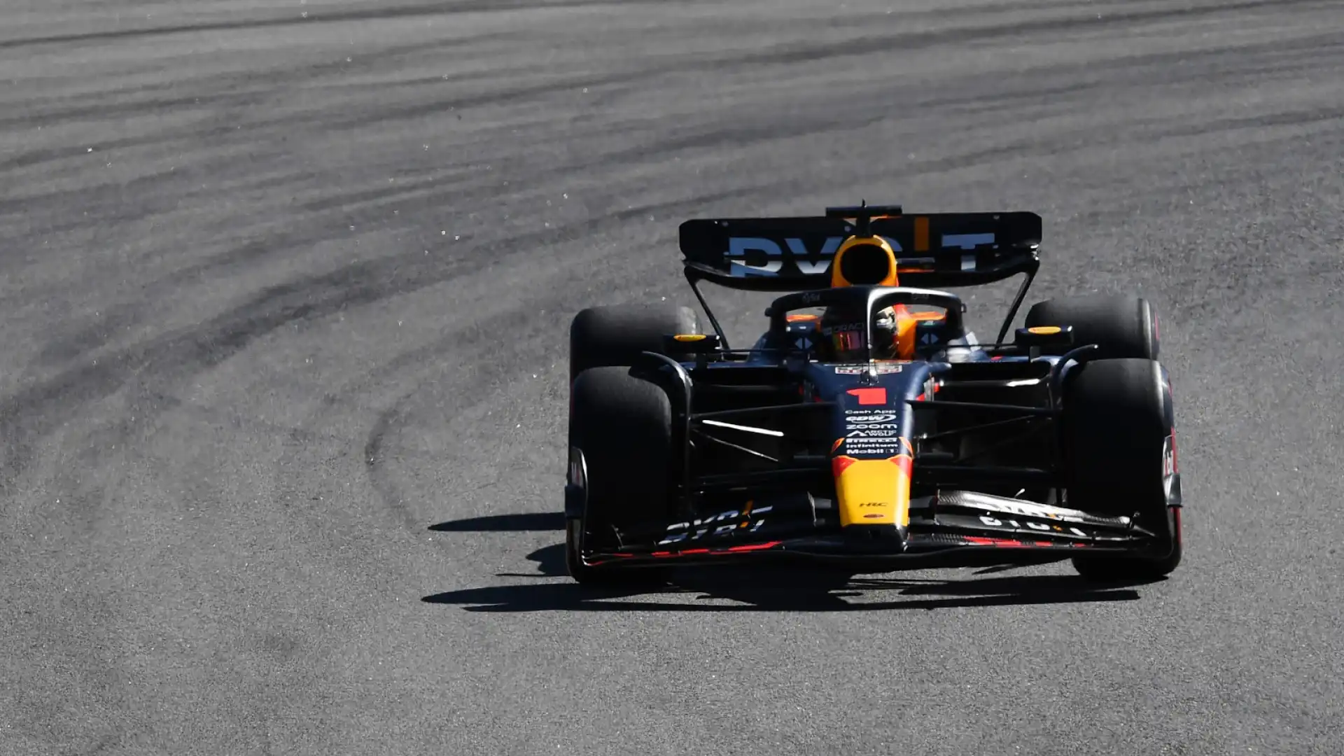 F1, Max Verstappen vince anche in Brasile. Podio in volata per Alonso, Sainz 6°