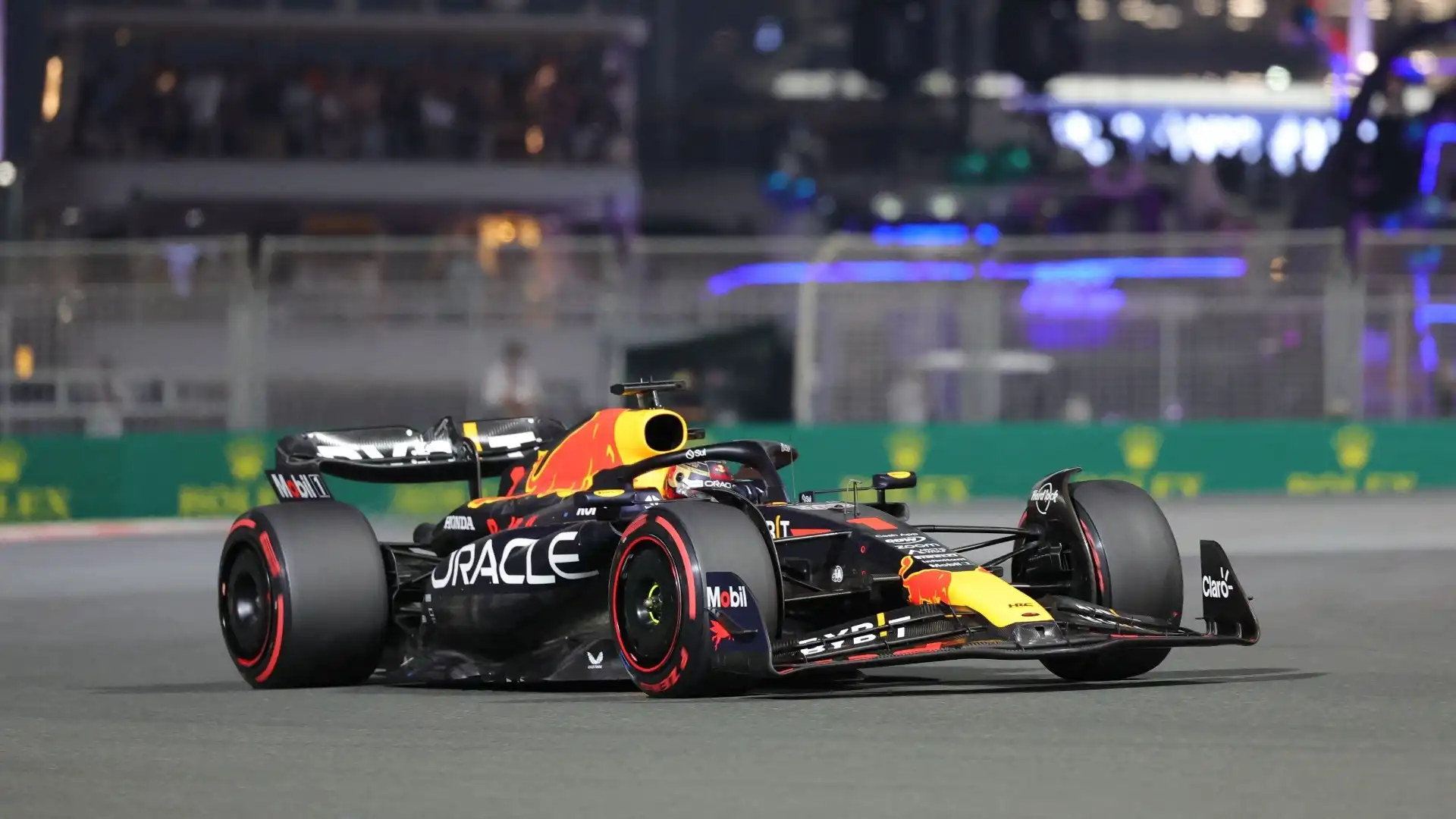 F1: pole di Verstappen che chiude davanti ad un super Leclerc