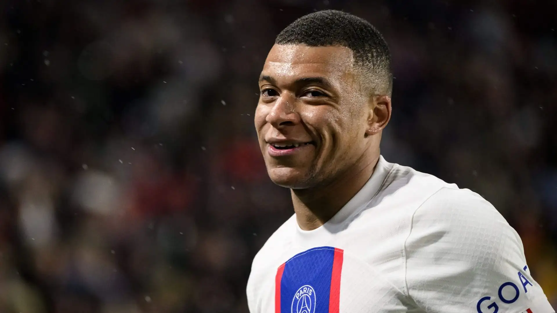 Mbappé non vorrebbe firmare immediatamente a gennaio, ma riflettere e valutare bene e quindi decidere il suo futuro con l'avvicinarsi della fine della stagione