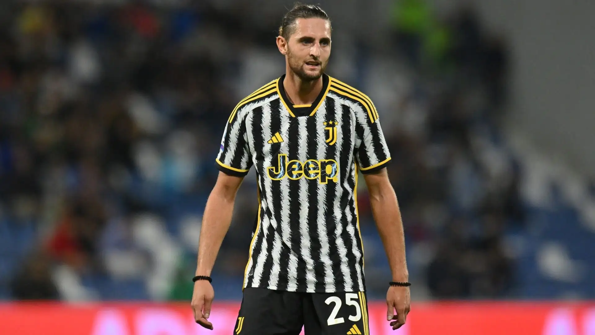 Il francese fino a pochi giorni fa era sicuro di rinnovare con la Juve, ora la trattativa si è congelata
