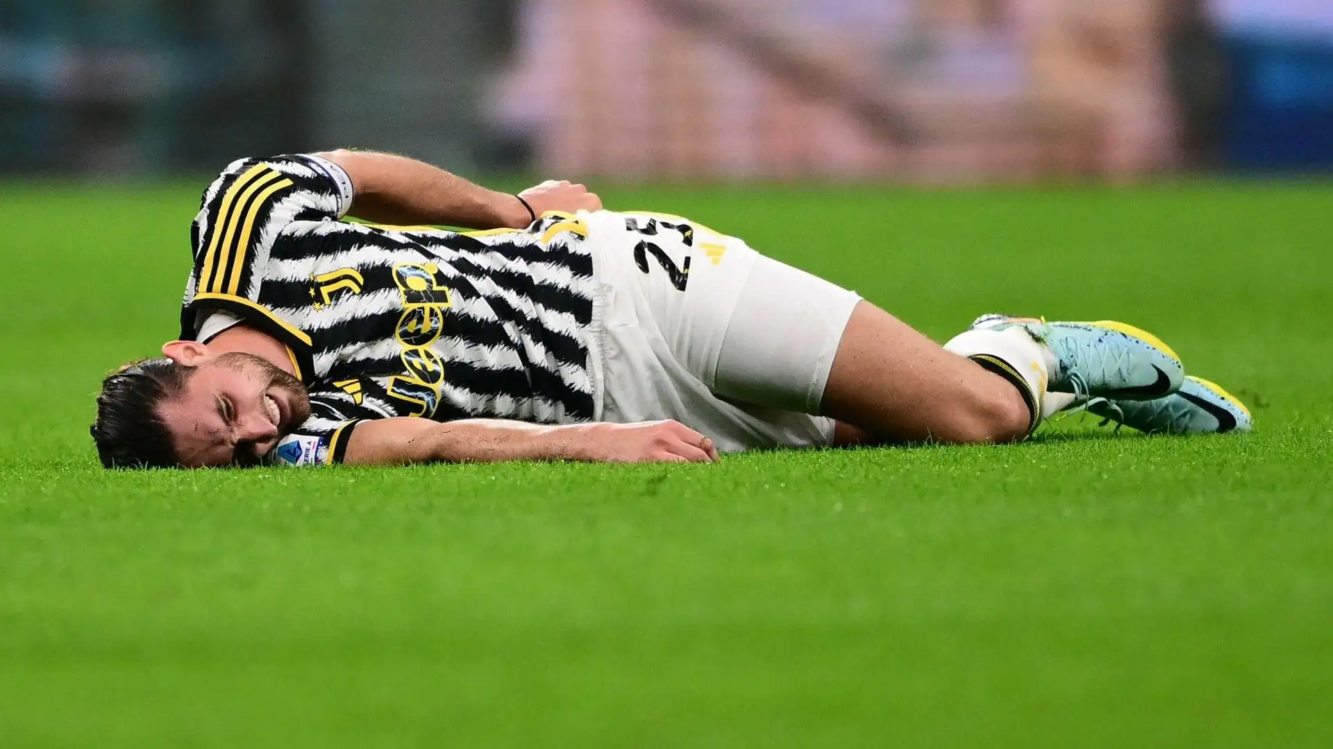 La mamma/agente del calciatore ha gelato la Juventus: "Troppo presto"
