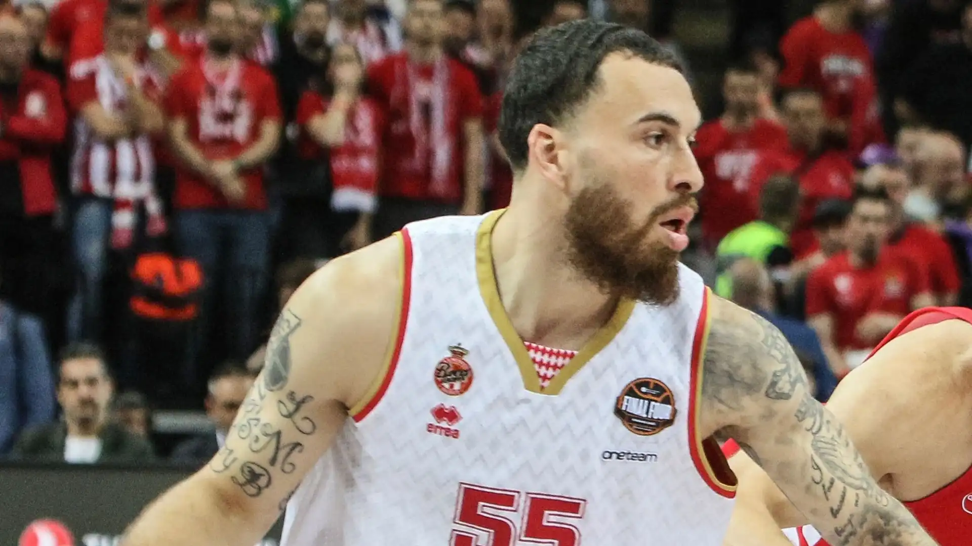 L’ex Mike James stende un’Olimpia in crisi. Messina apre il caso Pangos