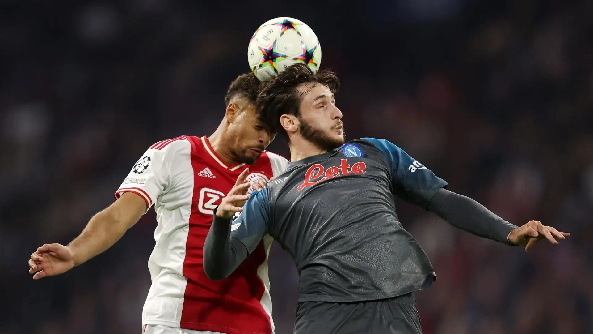 Devyne Rensch ha finora collezionato 105 partite con il club olandese
