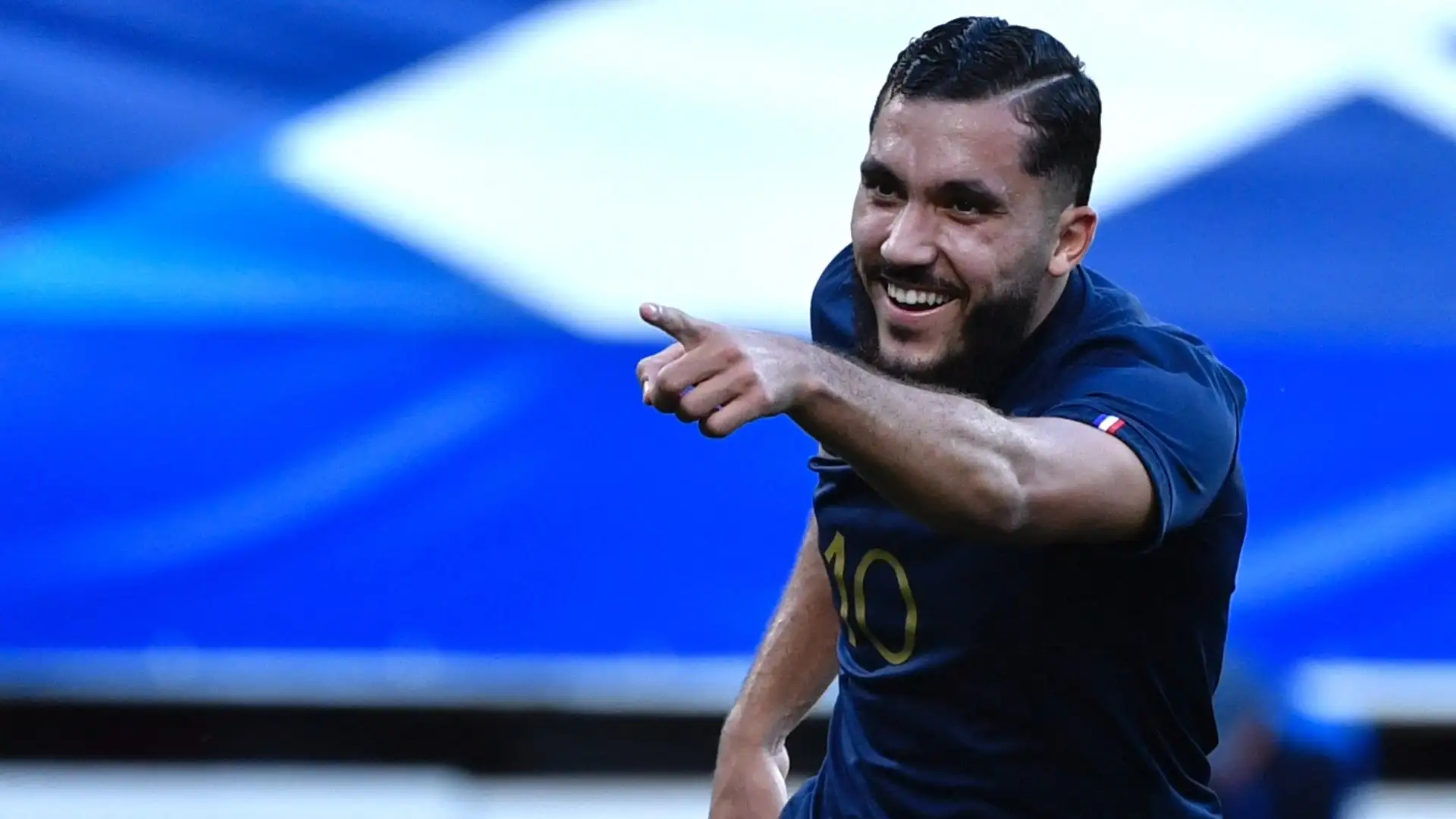 I campioni d'Italia sono alla ricerca di un trequartista e Rayan Cherki potrebbe aiutare la squadra
