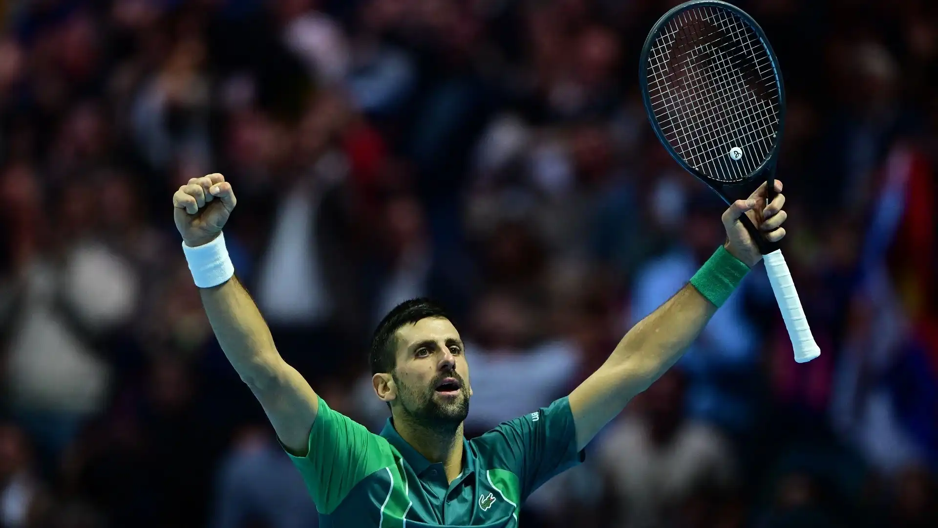 Novak Djokovic vola da Jannik Sinner: Carlos Alcaraz schiantato in un’ora e mezza spettacolare