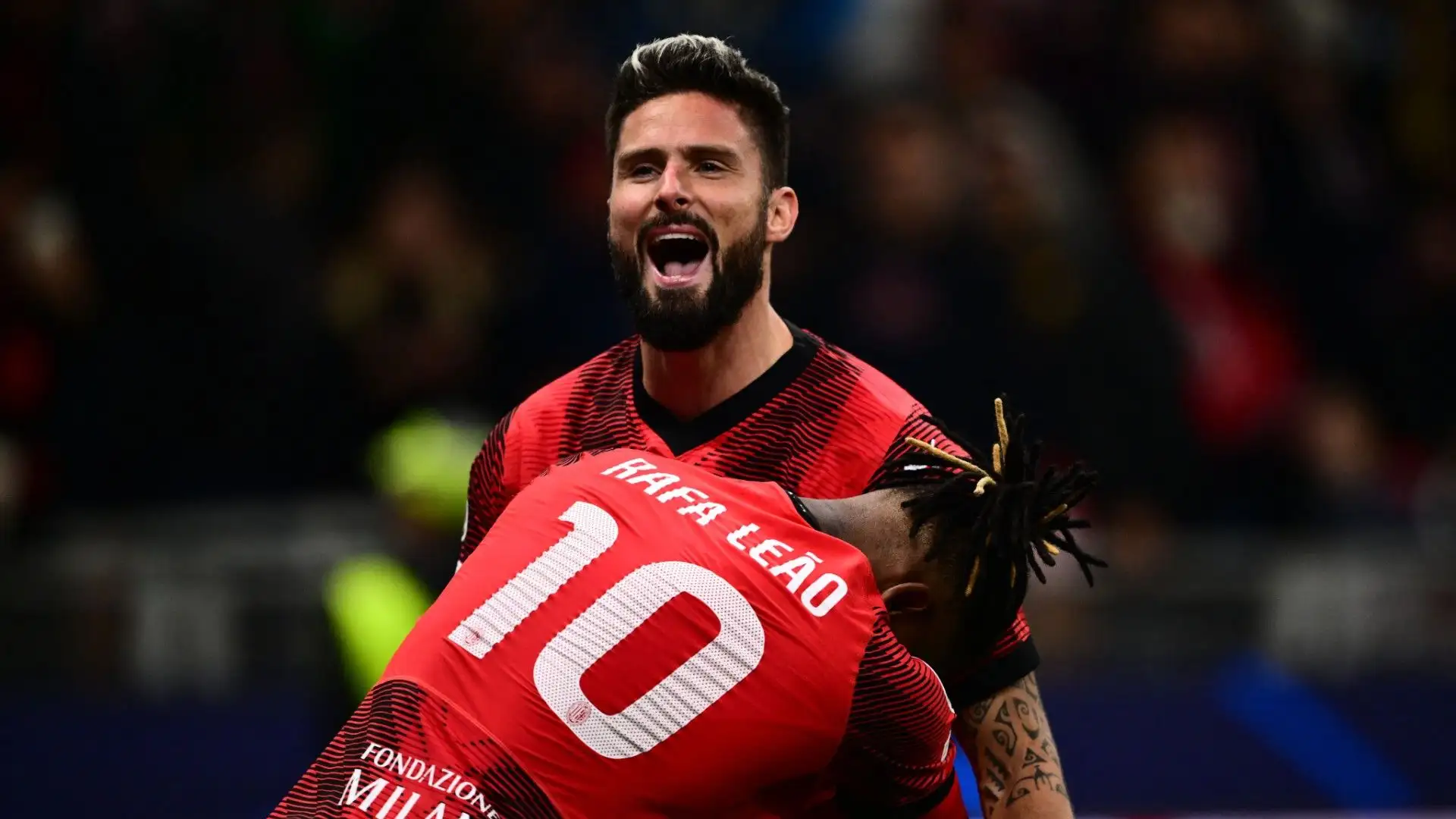 "Sono in scadenza e non ho ancora discusso con il club, credo di poter ancora aiutare questo club. Ero un tifoso rossonero già negli anni 2000..."
