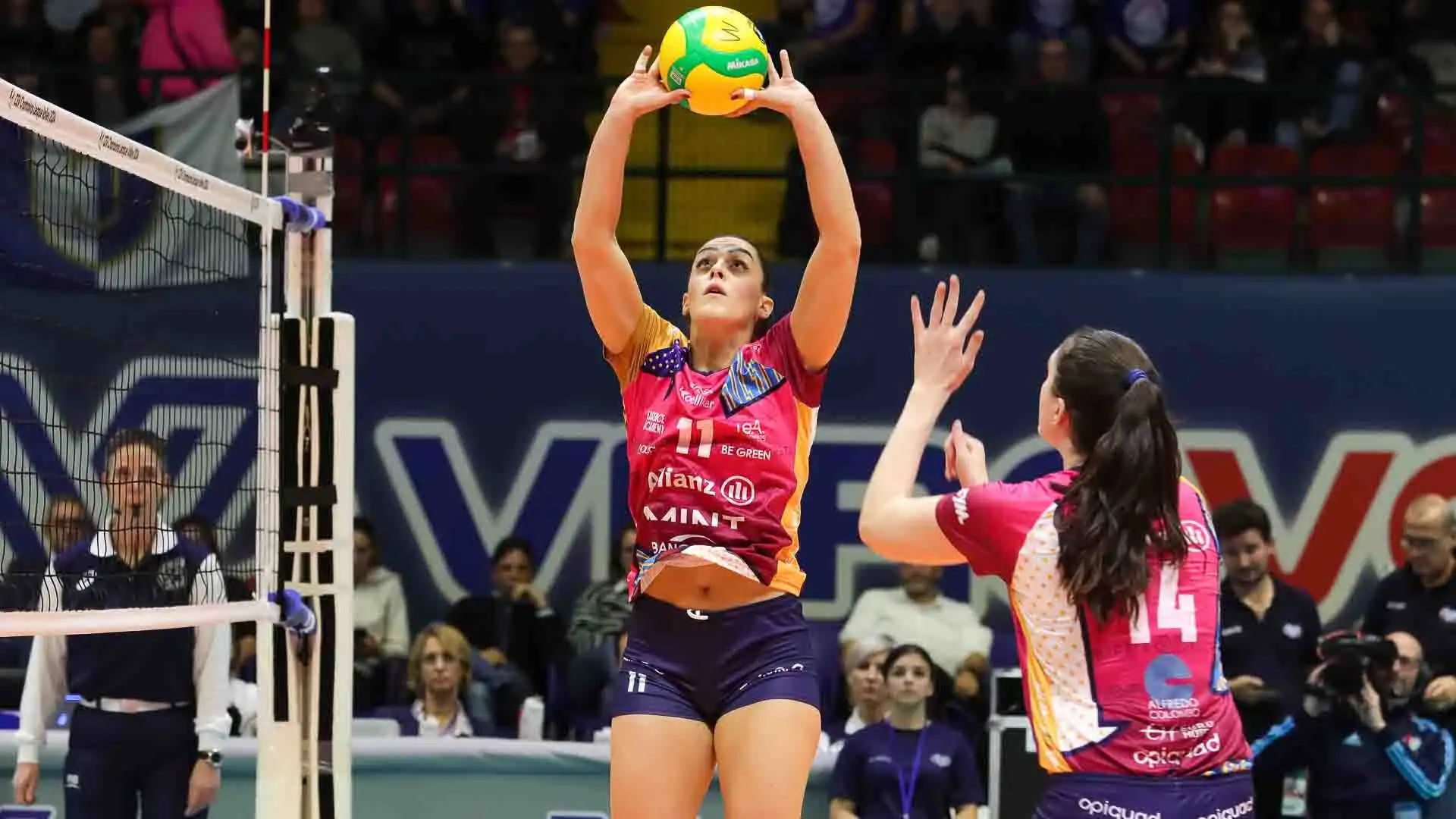  Il coach Gaspari ha proposto il sestetto iniziale composto da Prandi - Egonu come diagonale palleggiatore opposto, Sylla e Daalderop coppia di schiacciatrici, Heyrman-Rettke centrali e Castillo in veste di libero.