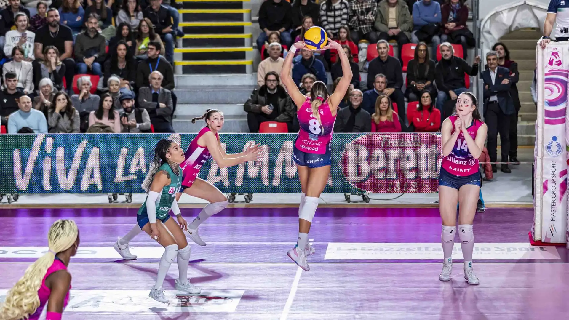 Il coach Marco Gaspari non ha sottovalutato l'importanza del prossimo incontro della Champions League contro le campionesse d'Europa in carica del VakifBank Istanbul.