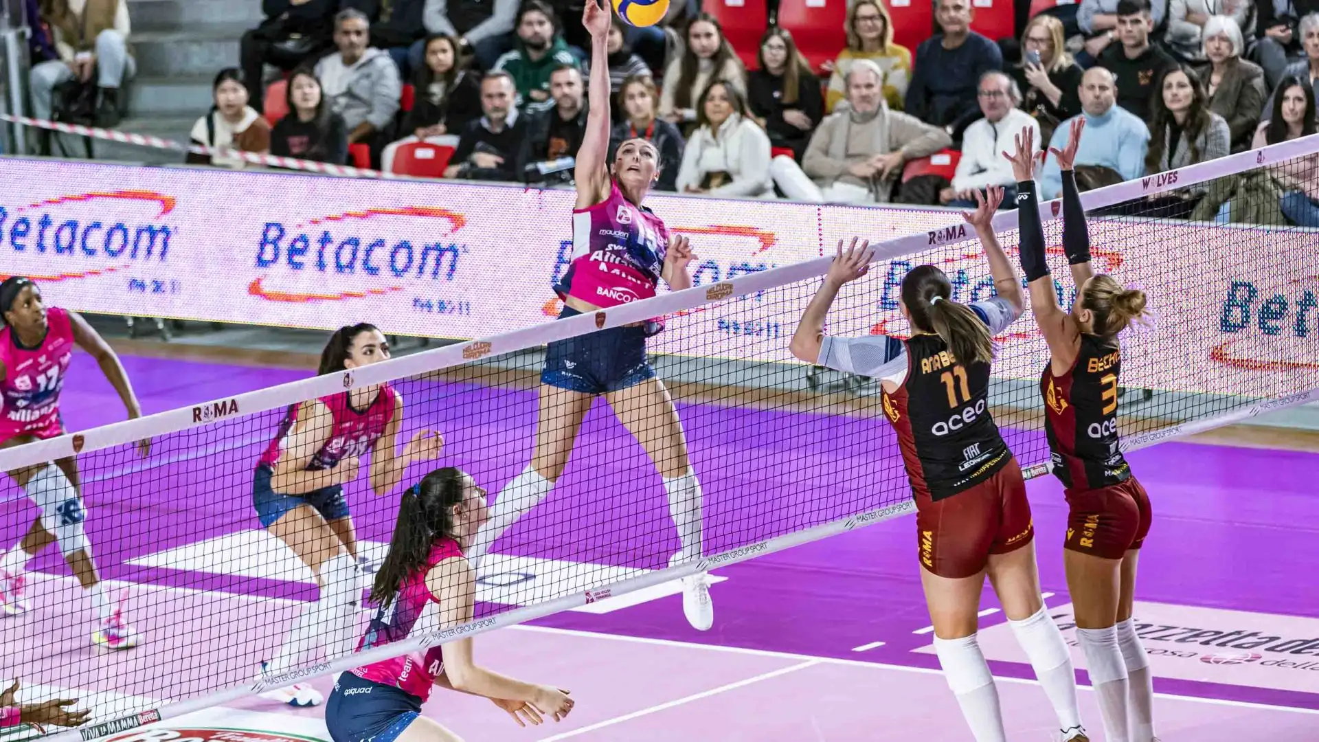 L'obiettivo della squadra è ora quello di continuare a lavorare duramente per portare a casa un'altra vittoria, che potrebbe assicurare il passaggio del turno e consolidare ulteriormente il loro ruolo di protagonisti nel massimo campionato italiano.