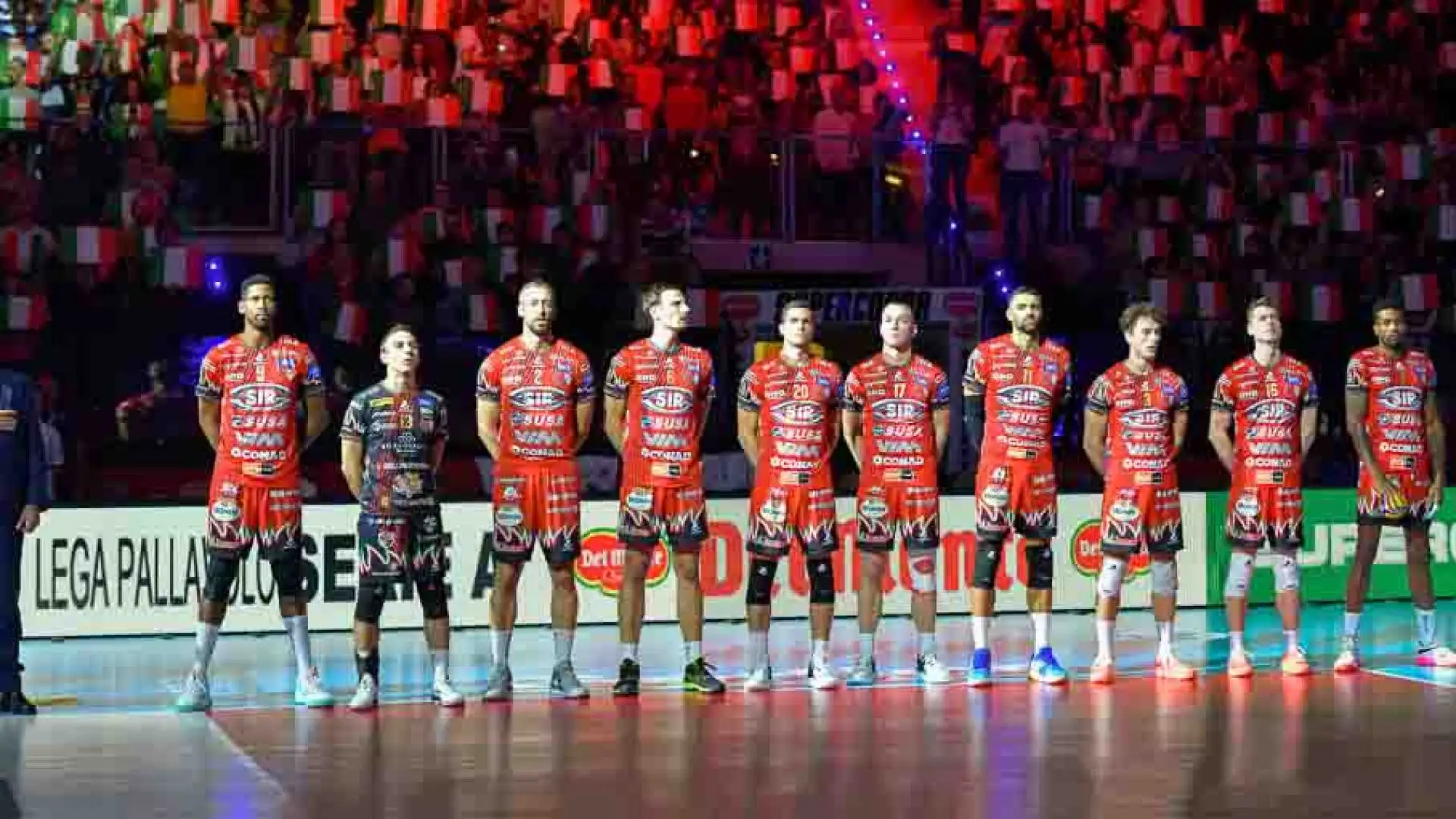 Esplode la festa del gruppo bianconero, di Angelo Lorenzetti (alla sua quarta Supercoppa con quattro società diverse), di tutto lo staff e dei tifosi giunti dalla lontana Perugia per sostenere i propri beniamini.