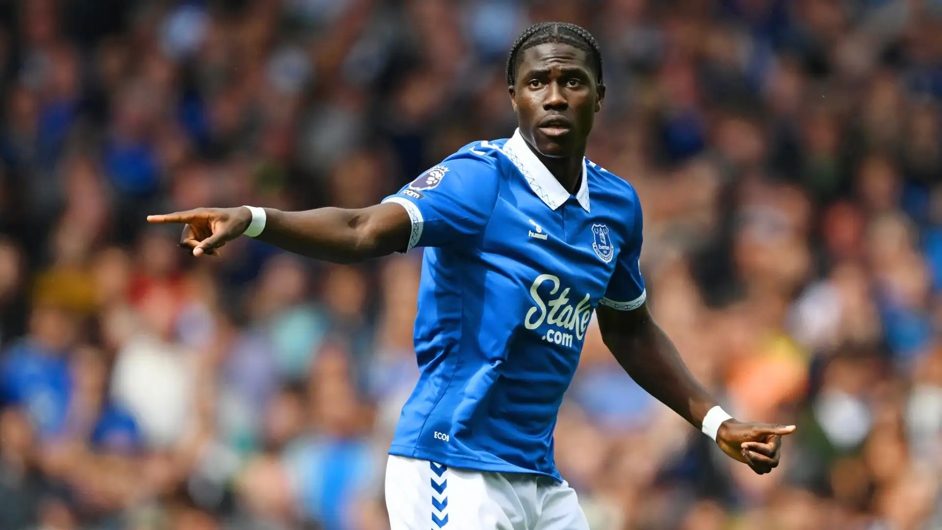 Amadou Onana è nato nel 2001 e gioca per l'Everton dall'estate del 2022
