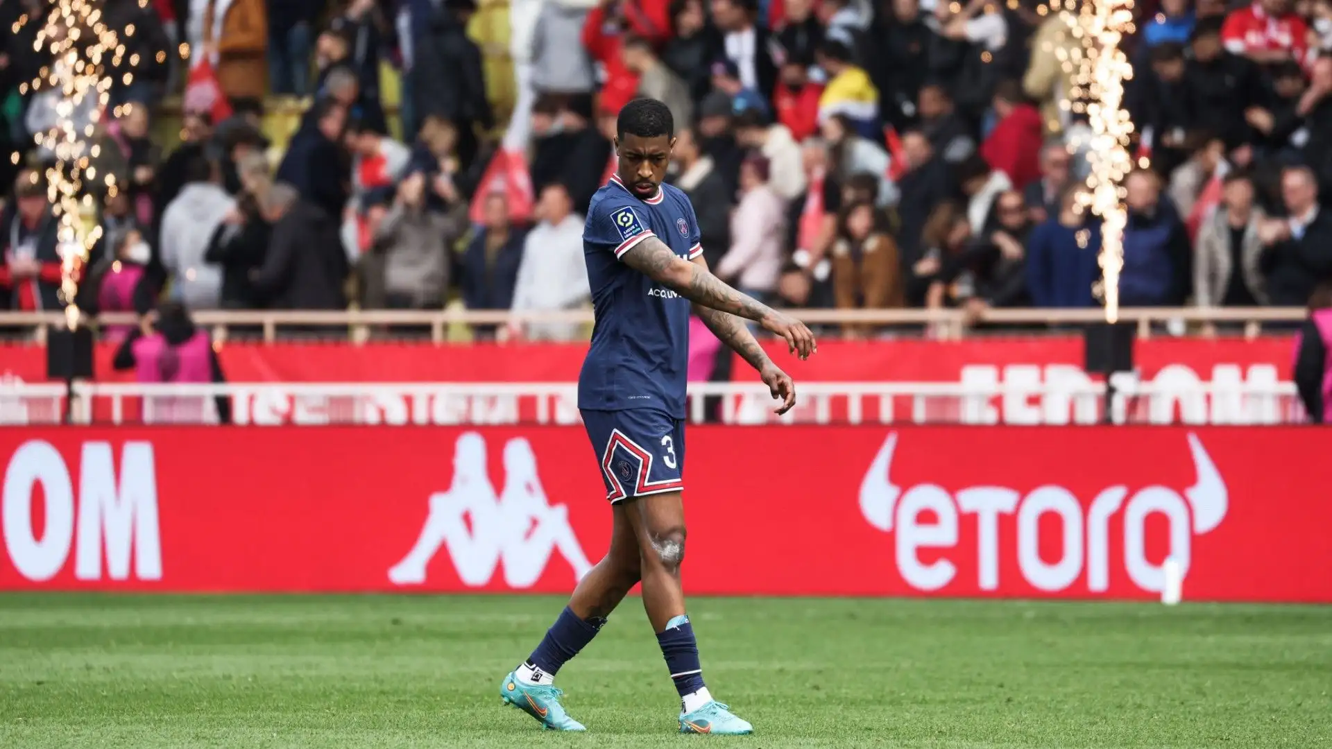Il difensore gioca nel PSG da sempre e ha vinto tantissimi trofei, alcuni con la fascia di capitano al braccio
