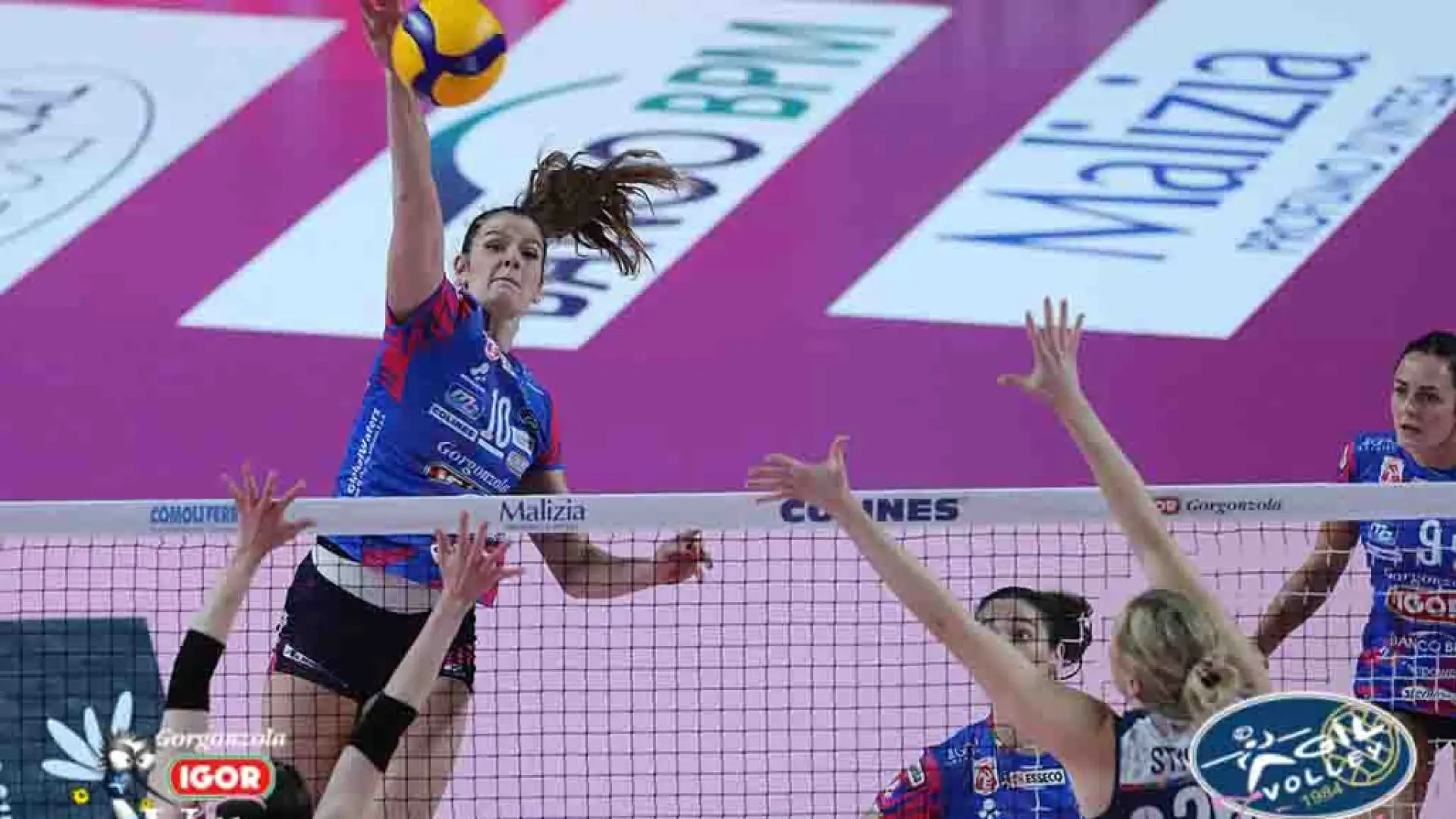 Tuttavia, Novara ha portato a casa la vittoria con il 25-22 nel quarto set, ottenendo così i tre punti della partita. 