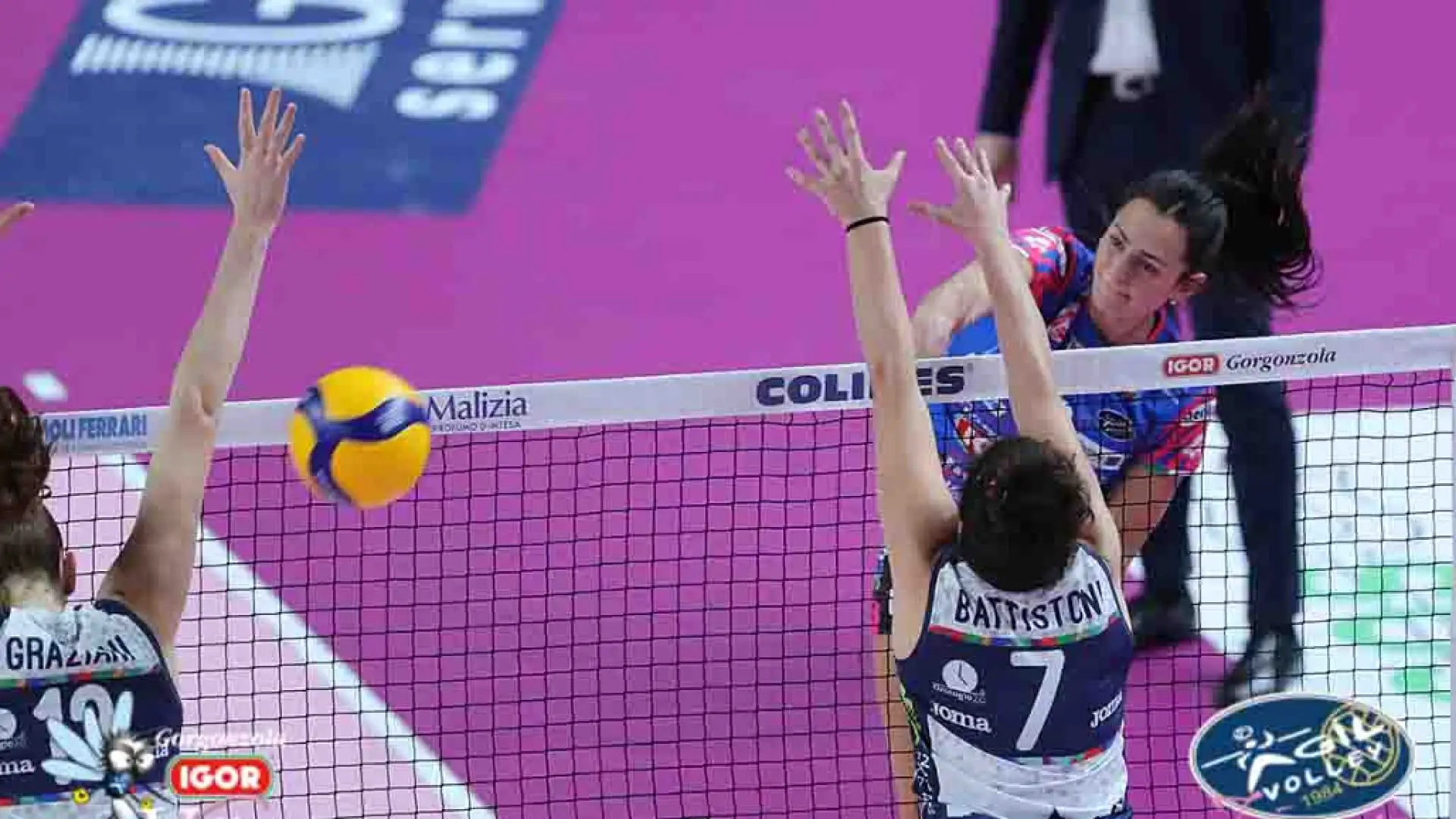 Un set di gioco di spareggio, definito tie-break, tipicamente il 5º set si disputerà sulla distanza dei 15 punti sempre con il requisito dei due punti di scarto.