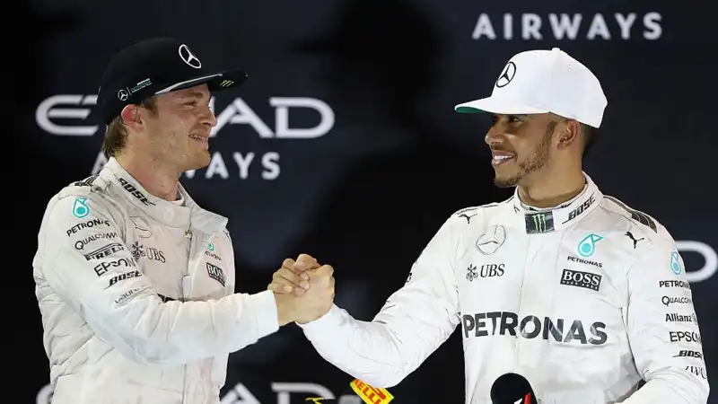 Nico Rosberg è sicuro sulla Mercedes e Lewis Hamilton