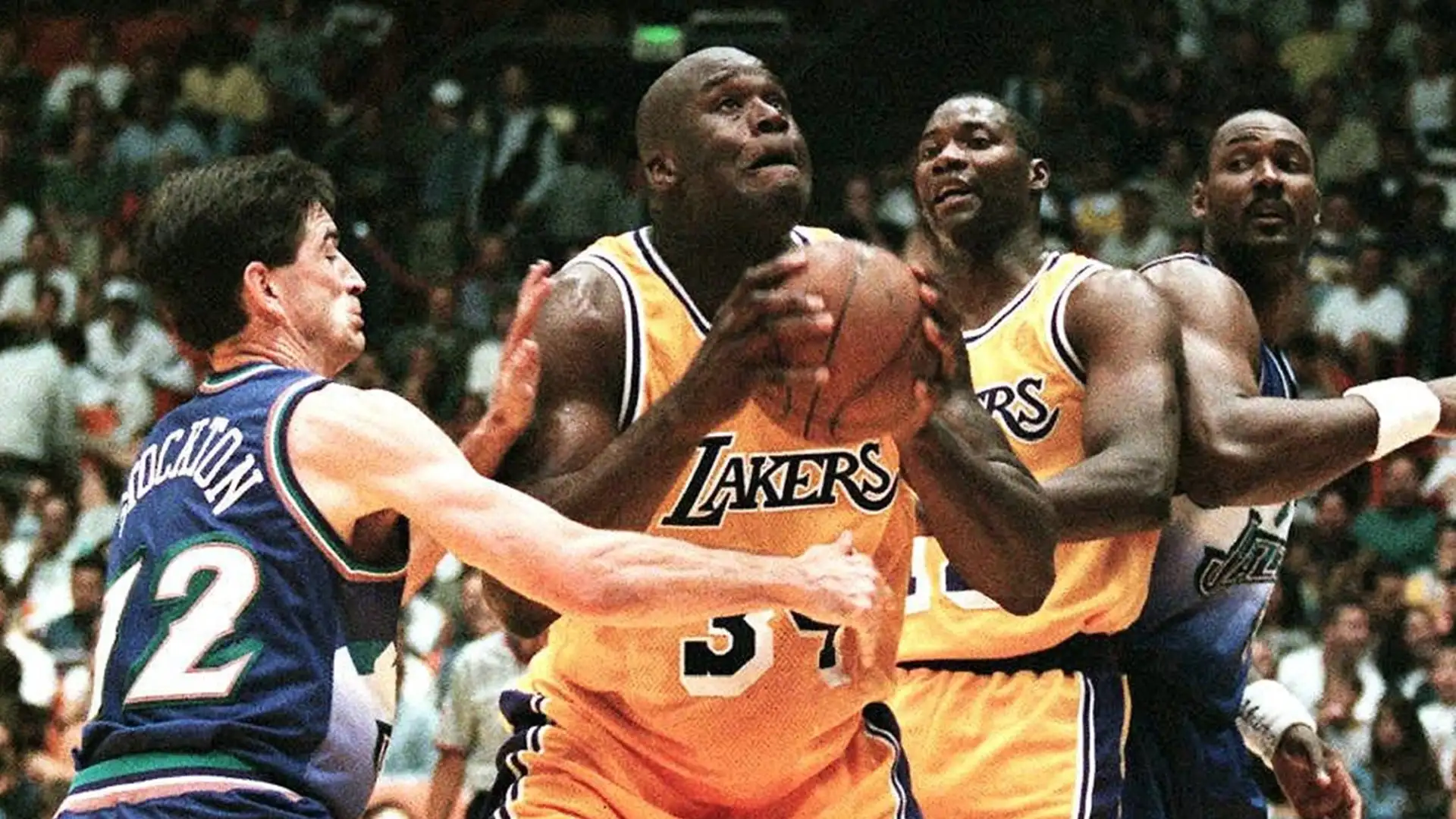 Shaquille O'Neal (Basket, Stati Uniti): 216 cm x 147 kg
