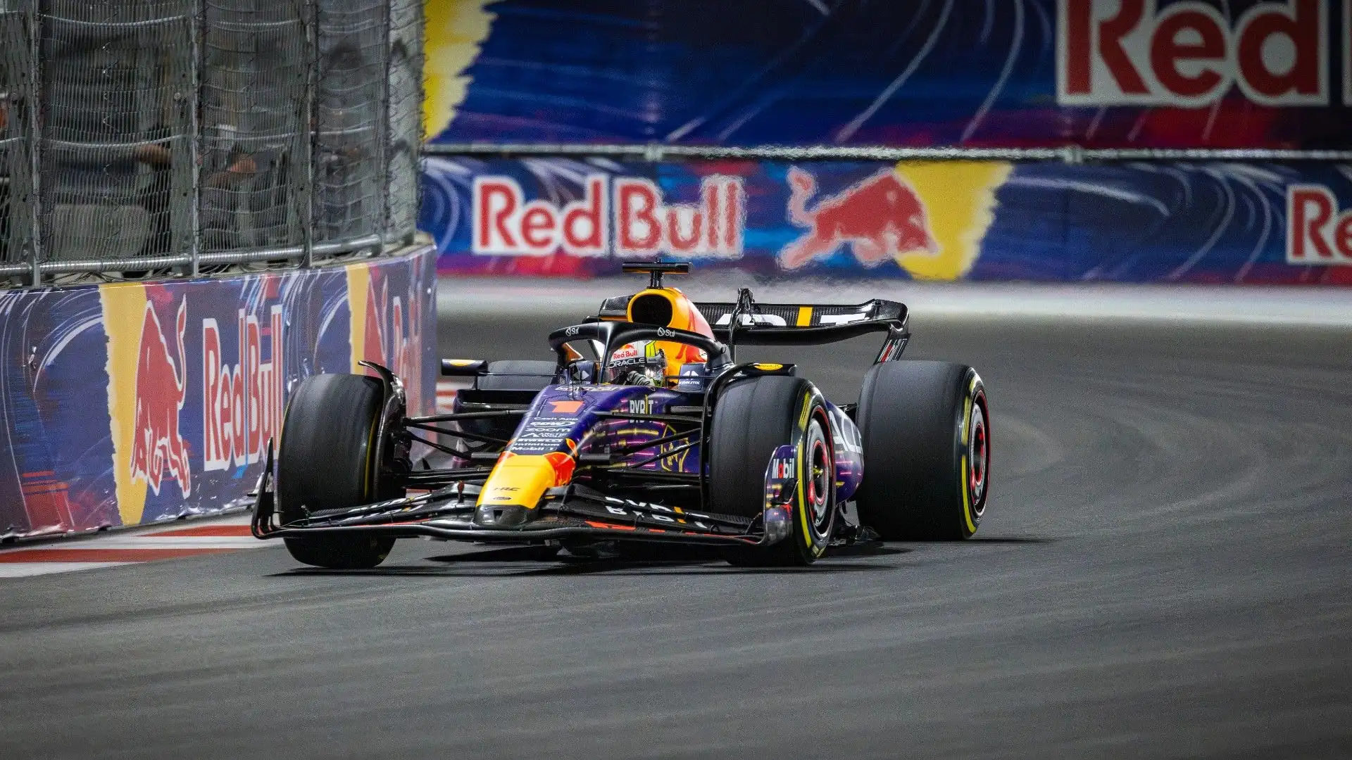 3- Sul gradino più basso del podio c'è la Red Bull: 2,42 miliardi di dollari

