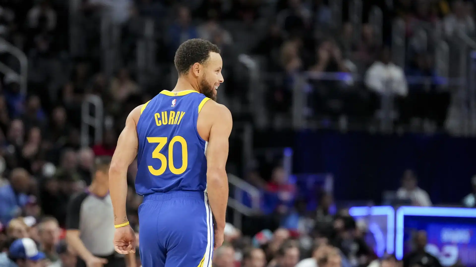 NBA, Steph Curry da record ma vincono i Cavs