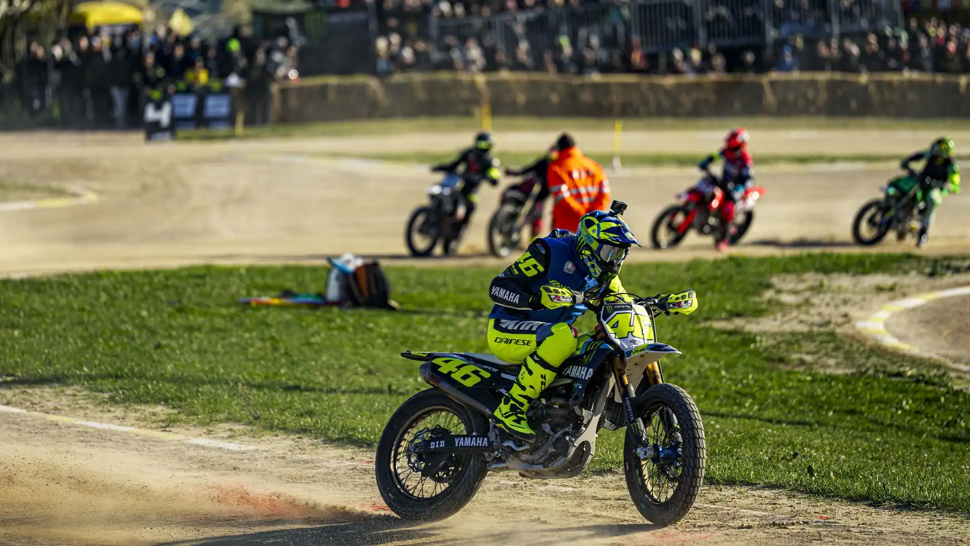 Valentino Rossi scatenato alla 100km dei campioni