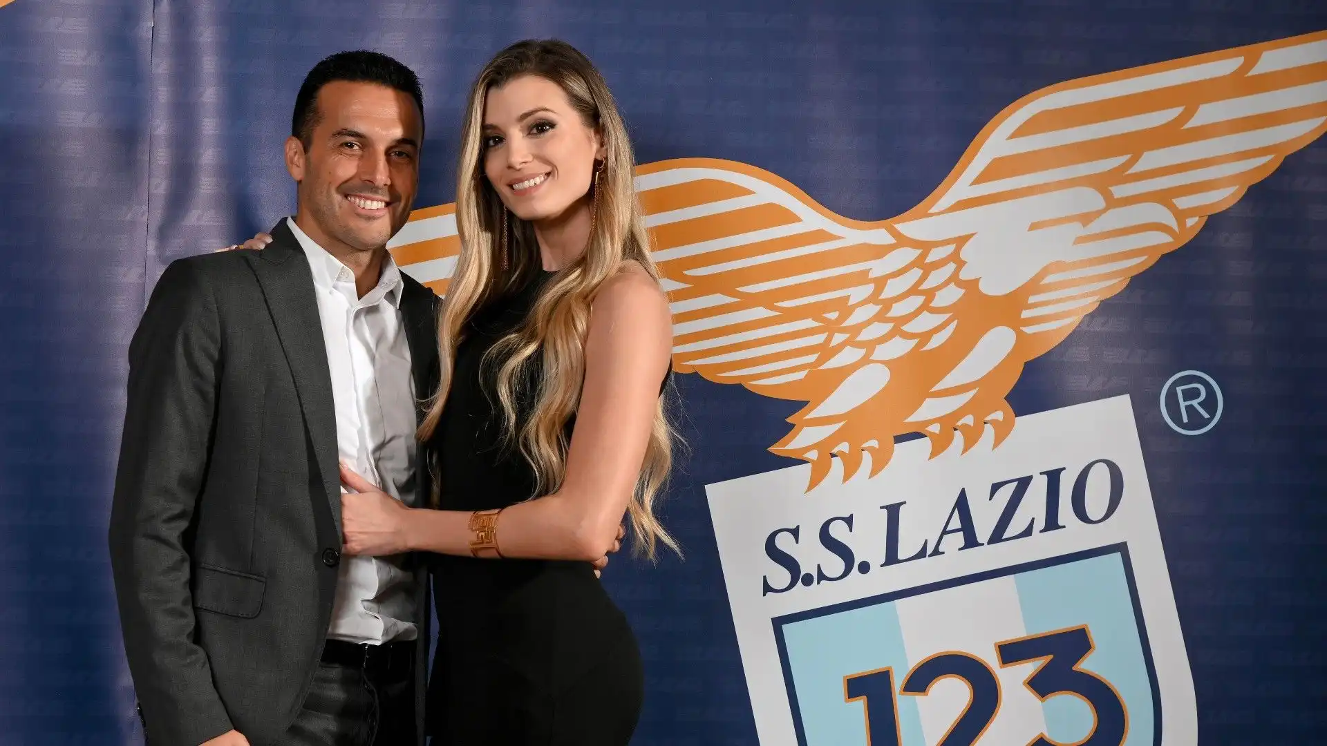 123 anni di Lazio, i calciatori sfilano con le loro compagne. Le foto