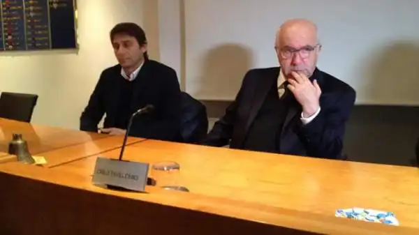 I tecnici della serie A riuniti negli uffici della Lega calcio a Milano per ascoltare le parole del commissario tecnico della Nazionale italiana Antonio Conte.