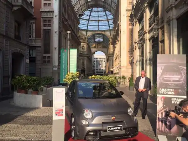 Federico Buffa ha dato spettacolo in occasione della presentazione della partnership proprio tra la Abarth e l'hotel Park Hyatt Milan.