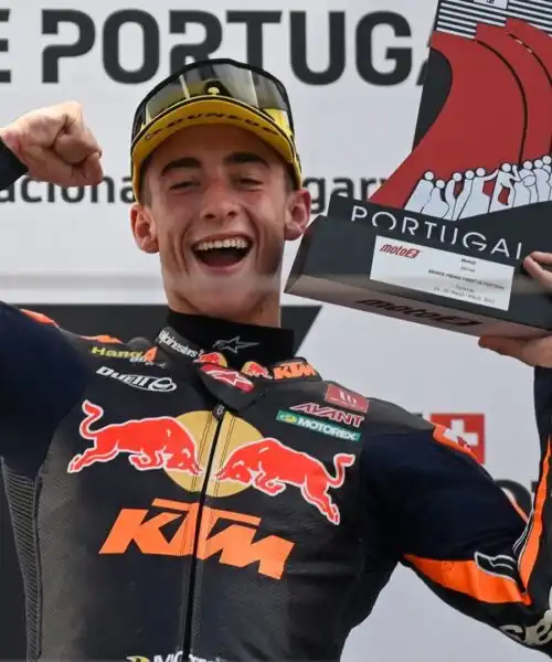 Moto2, Pedro Acosta si impone a Portimao