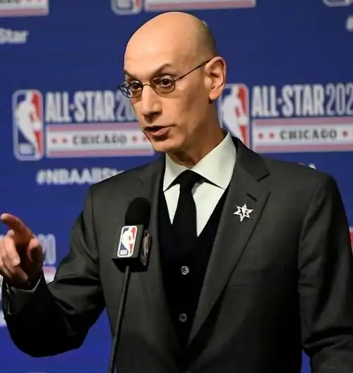 NBA, Adam Silver non vuole l’addio di LeBron James