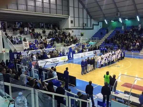 Vincendo la prima partita del 2016, la Fortitudo Moncada ha chiuso al primo posto il girone d'andata della serie A2 Ovest.