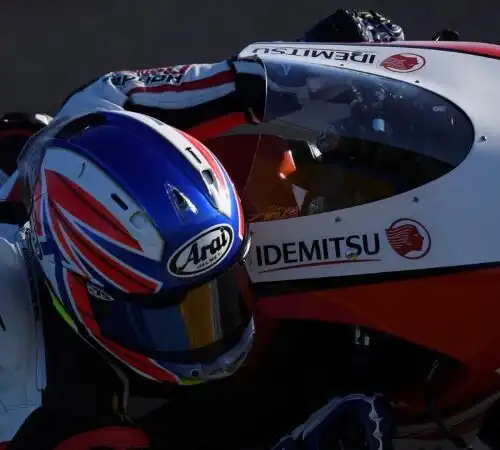 Moto3, Arenas da bandiera nera. Solo Ogura ne approfitta