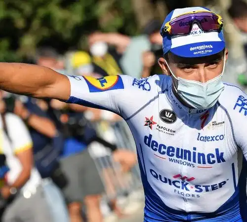 Colpo di scena al Tour: Alaphilippe penalizzato