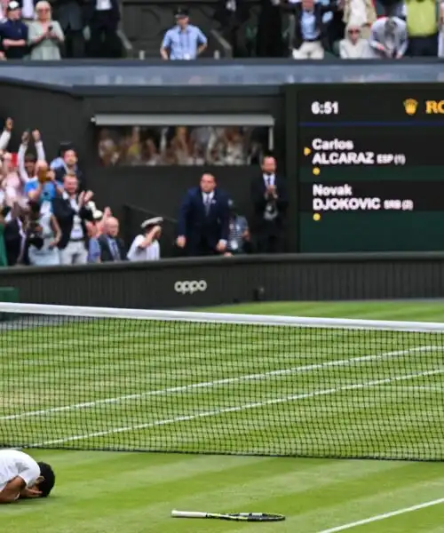 Alcaraz: incontenibile gioia dopo avere battuto Djokovic a Wimbledon. Le foto
