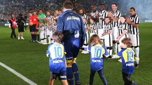 Due volte in svantaggio, i bianconeri ribaltano l'incontro contro l'A-League All Star nei minuti finali. Di Pepe la rete decisiva.