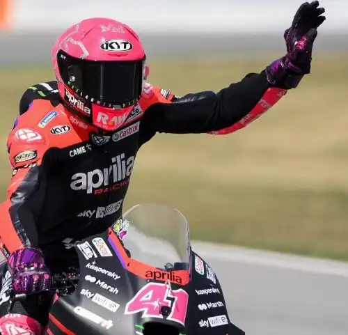 MotoGp Barcellona: Aleix Espargaró beffa Bagnaia e va in pole, Aprilia batte Ducati