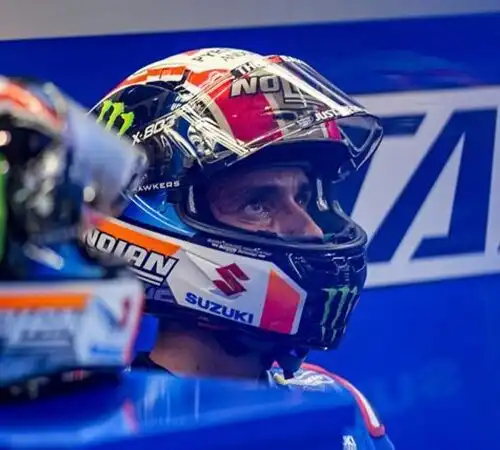 Alex Rins, incredibile: cade in bici e salterà il Gran premio