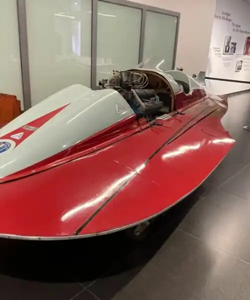 Alfa Romeo da record anche sull’acqua. Le foto del motoscafo che fece la storia.