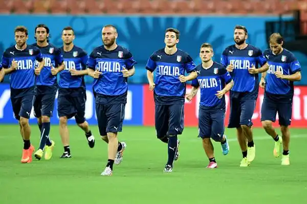 Allenamento sereno nello stadio de Amazonas per gli azzurri in vista della sfida all'Inghilterra che aprirà l'avventura dell'Italia al mondiale brasiliano.