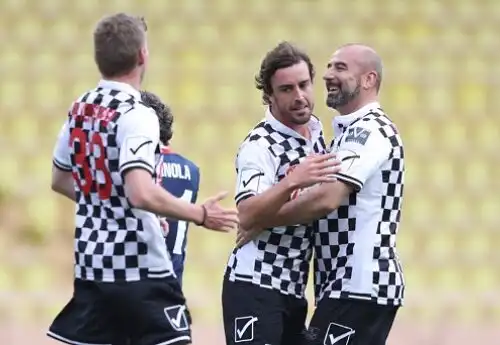Alonso si consola con il calcio