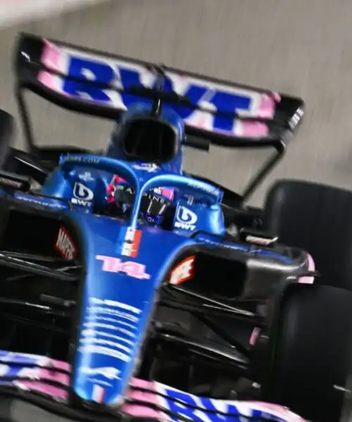Fernando Alonso, il team principal dell’Alpine si scusa