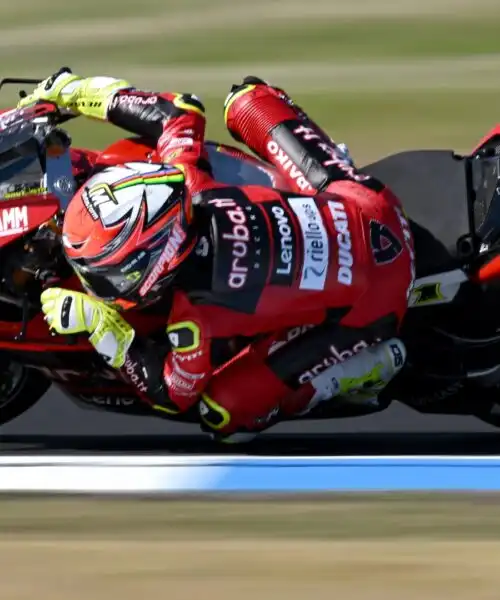 Superbike, Alvaro Bautista domina le libere in Australia