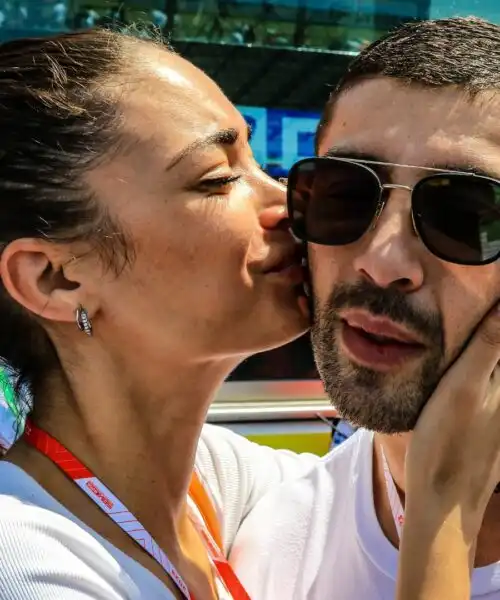 Andrea Iannone ha voglia di tornare in sella, Elodie approva: le foto