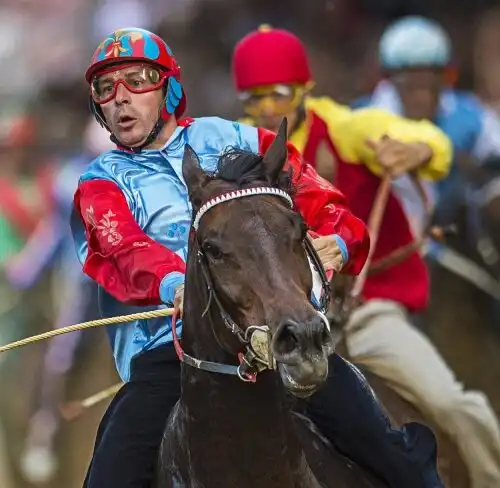 Morto a 43 anni Andrea “Brio” Mari, sei volte vincitore del Palio di Siena