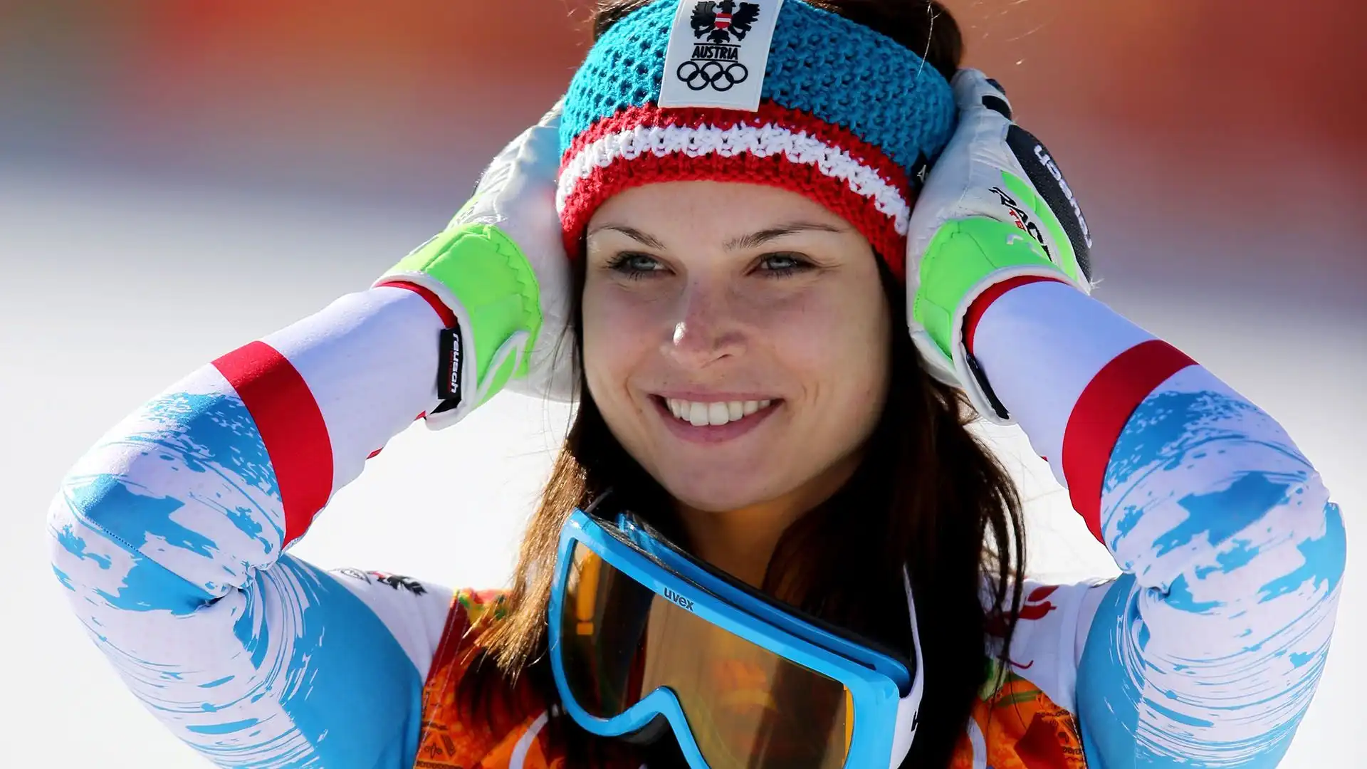 Ai giochi olimpici ha vinto 3 medaglie:
1 oro (supergigante a Soci 2014) e
2 argenti (slalom gigante a Soci 2014, supergigante a Pyeongchang 2018)