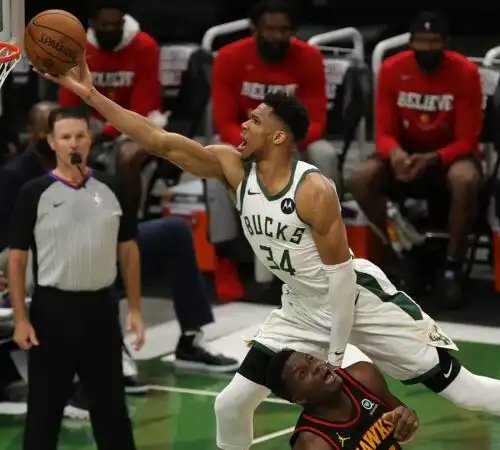 Antetokounmpo immarcabile: i Bucks pareggiano