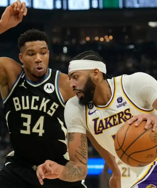 NBA, Anthony Davis ne mette 44: Lakers corsari a casa Antetokounmpo