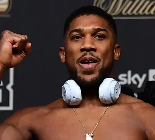 Boxe, Anthony Joshua avrà la sua rivincita: è nel contratto