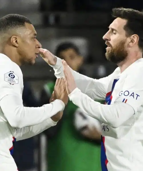 Assist perfetto di Messi, Mbappé ringrazia: le foto