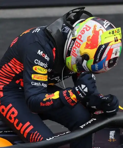 F1, Perez batte Verstappen e non trattiene la sua gioia: le foto
