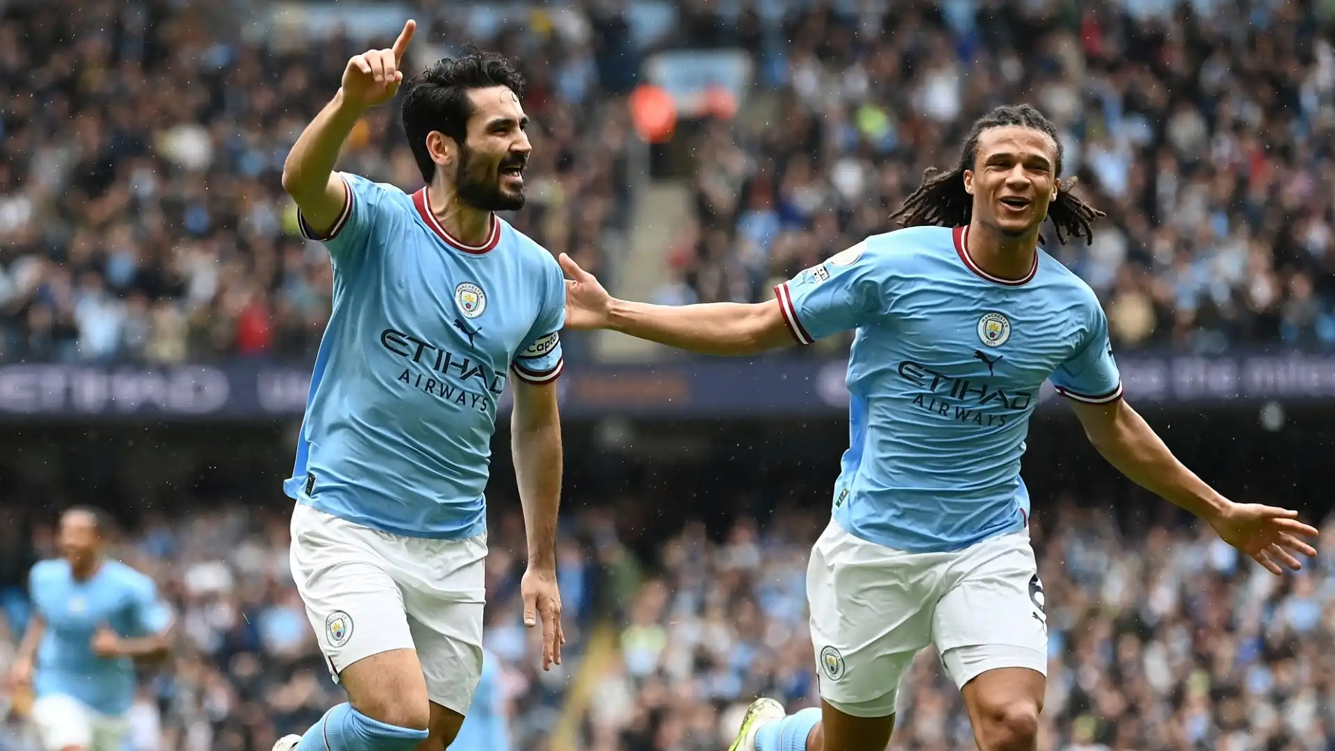 Il capitano del Manchester City Gundogan si scatena nella partita di Premier contro il Leeds