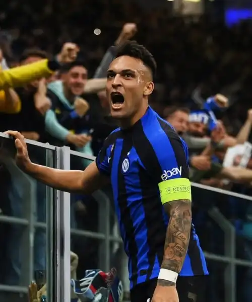 Lautaro Martinez abbatte il Milan e corre tra i tifosi: le foto dell’esultanza sfrenata